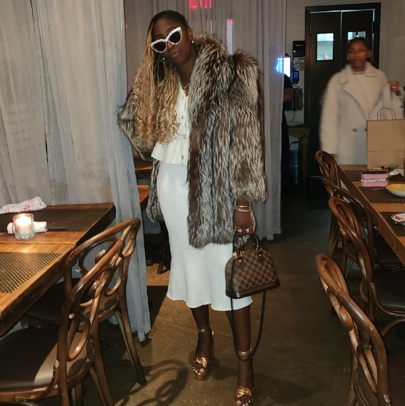 Silver Fox fur Saga Fox coat - Picture 12 of 12